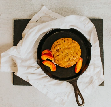Peach cookie in a cast iron skillet.